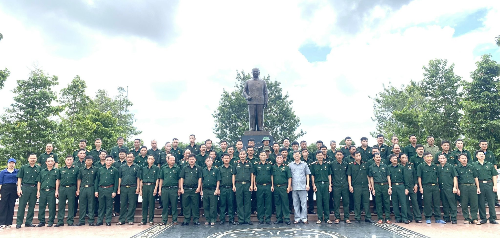 Hội Cựu Chiến binh xã Xuân Trường đón đoàn công tác hội Cựu Chiến binh tỉnh Sơn La về tham quan, nghiên cứu, học tập kinh nghiệm xây dựng nông thôn mới nâng cao, kiểu mẫu