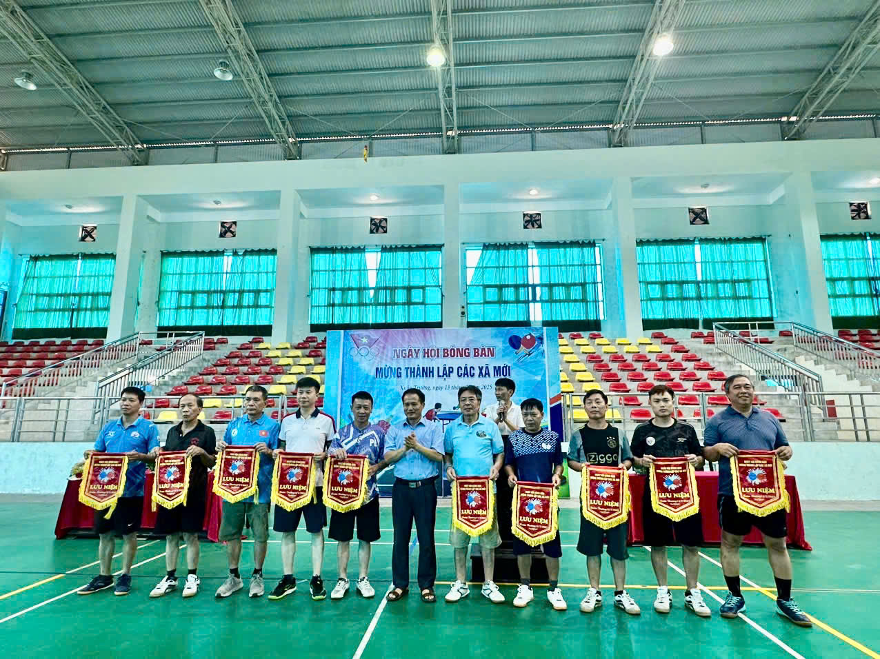 Khai mạc ngày hội bóng bàn mừng thành lập các xã mới