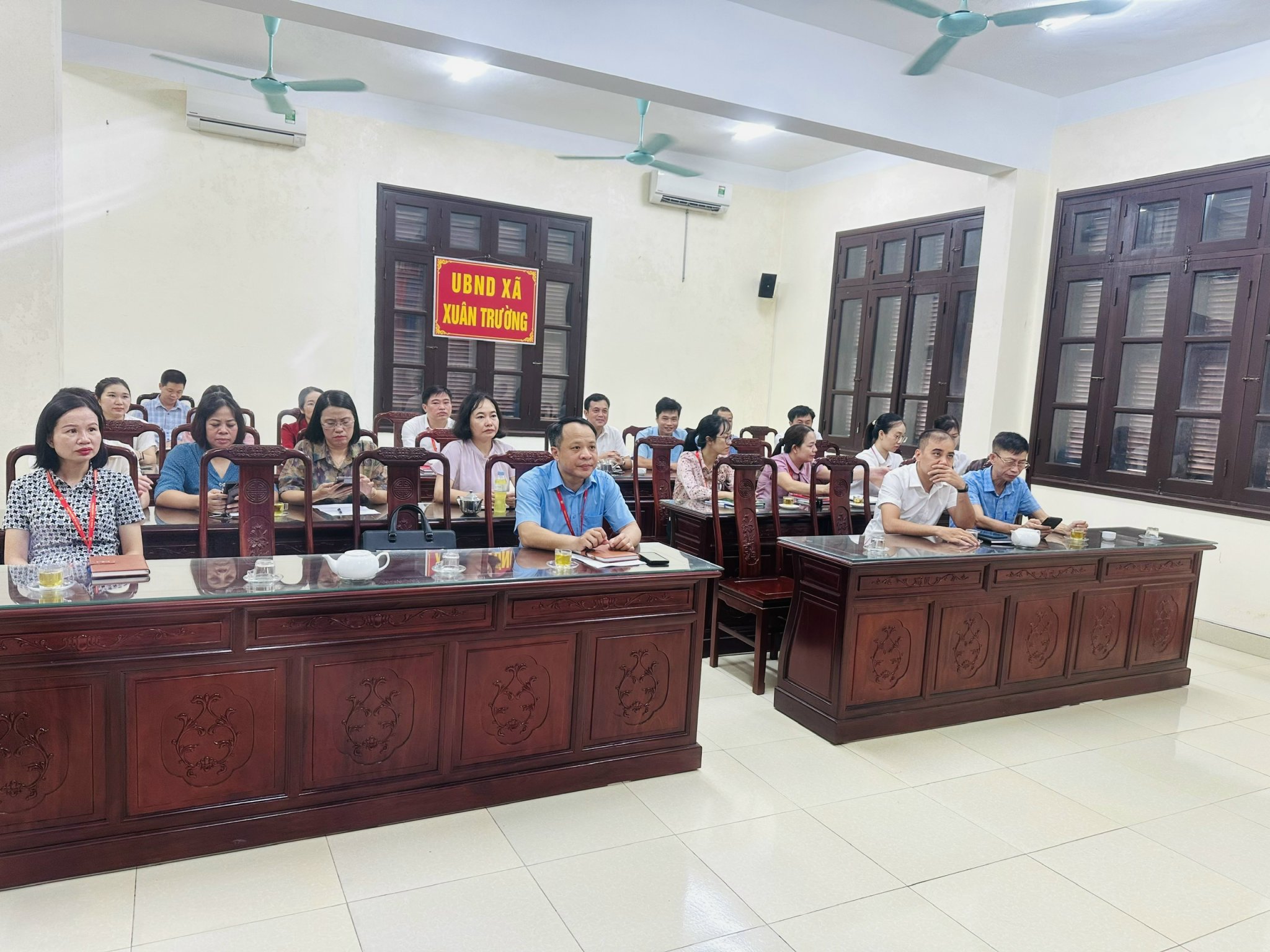 Cán bộ, công chức các cơ quan chuyên trách tham mưu, giúp việc  của Đảng ủy xã Xuân Trường tham gia lớp tập huấn trực tuyến ứng dụng trí tuệ nhân tạo