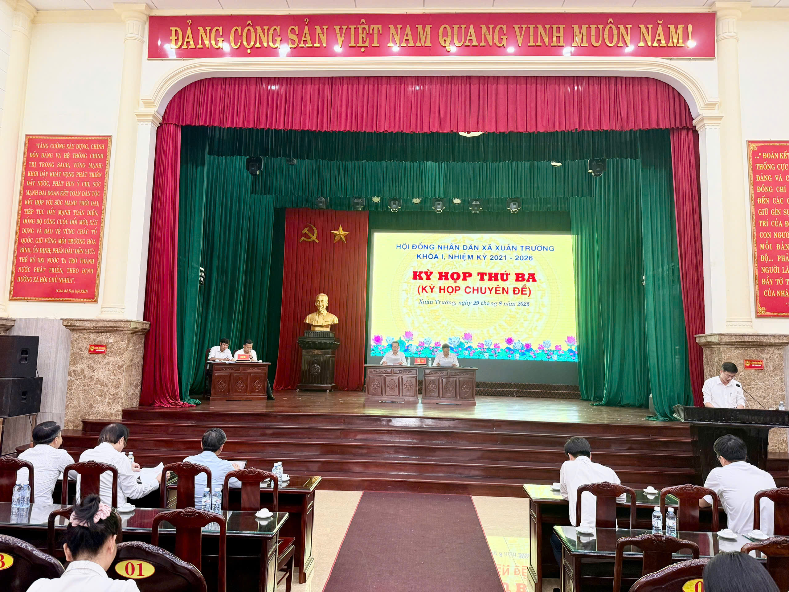 Hội đồng nhân dân xã Xuân Trường thống nhất thông qua Nghị quyết đổi tên các thôn, xóm, tổ dân phố sau sắp xếp đơn vị hành chính